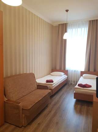 Отель Apart-Hotel City Center Contrabas Львов Апартаменты эконом-класса с 3 спальнями-2