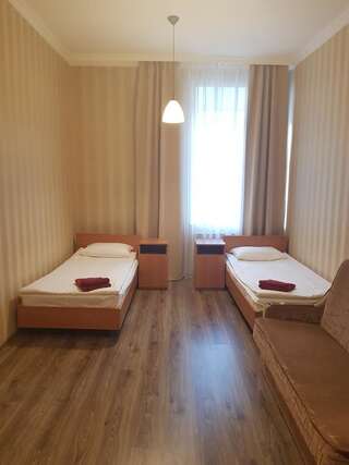 Отель Apart-Hotel City Center Contrabas Львов Апартаменты эконом-класса с 3 спальнями-6