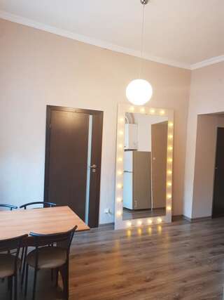 Отель Apart-Hotel City Center Contrabas Львов Апартаменты эконом-класса с 3 спальнями-9