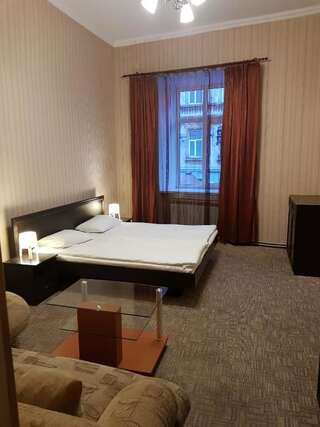 Отель Apart-Hotel City Center Contrabas Львов Двухместный номер Делюкс с 1 кроватью и дополнительной кроватью-1